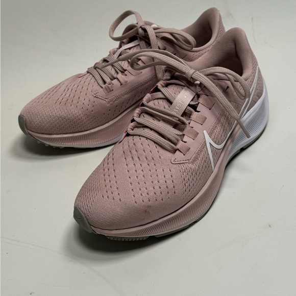 Nike Women’s Air Zoom Pegasus 38 - Picture 3 of 5
